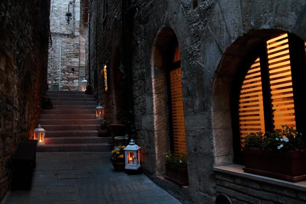 Hotel Il Vicoletto Asís Exterior foto